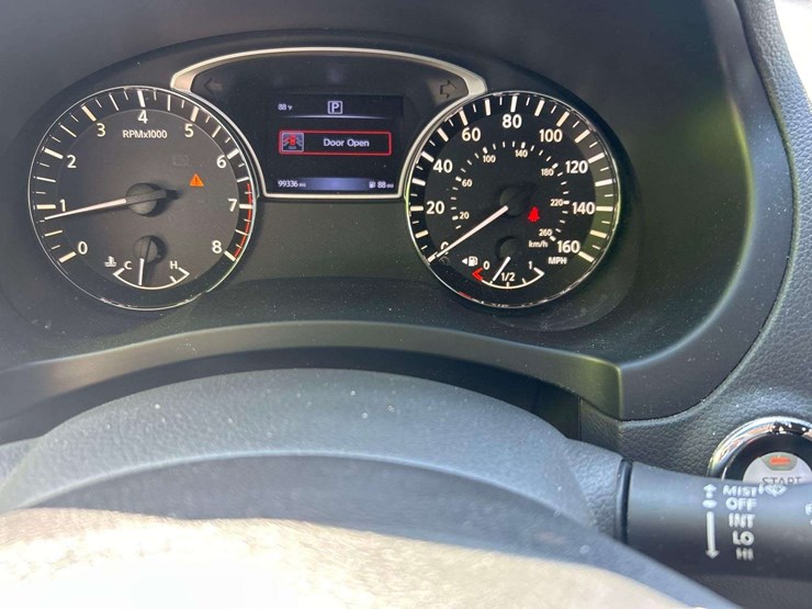 2016-nissan-altima-2.5-sedan-image-12