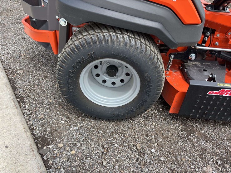 2022-husqvarna-zero-turn-mower-image-10