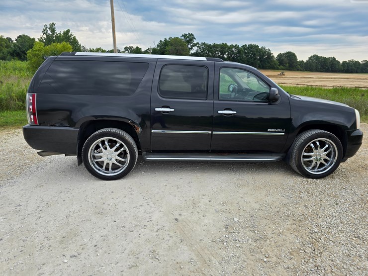 2011-gmc-yukon-xl-image-29