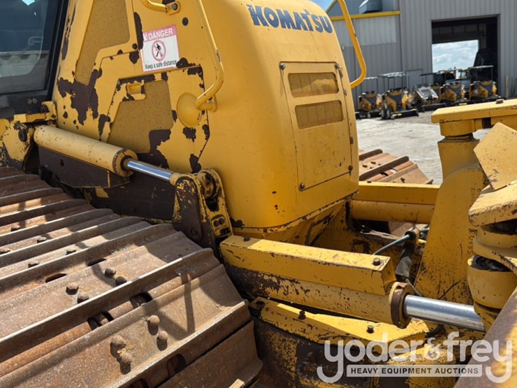 2016-komatsu-d61px-24-image-21