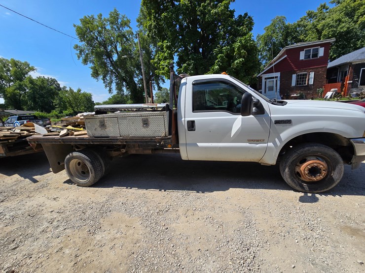 2004-ford-f550-image-27