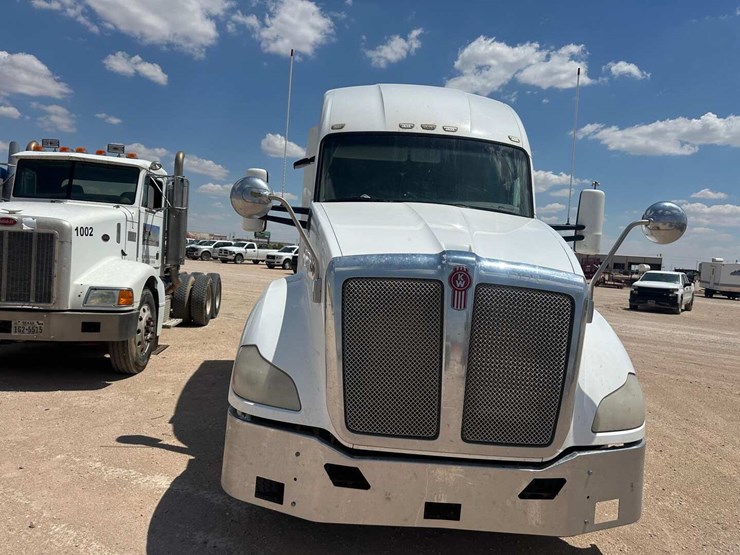 2015-kenworth-t680-image-10