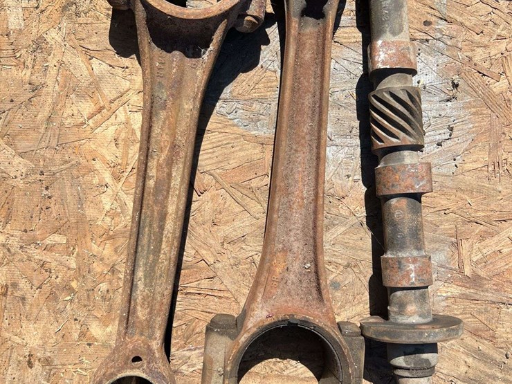 john-deere-model-a-rods-set-and-camshaft-image-1