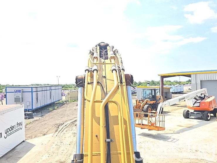 2021-caterpillar-349-image-73
