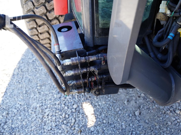 2014-massey-ferguson-1758-image-25
