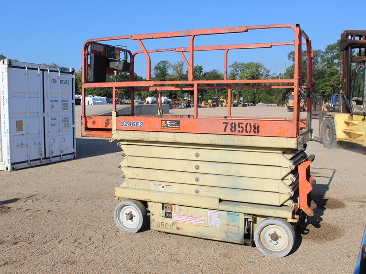 #23057-•-scissor-lift,-model-3246e2-image-1