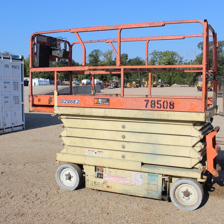 #23057 • SCISSOR LIFT, MODEL 3246E2