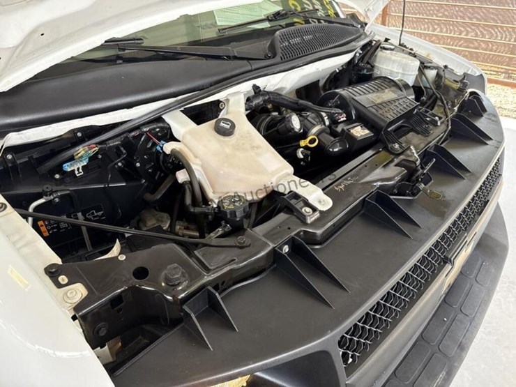 2013-chevrolet-express-2500-image-11