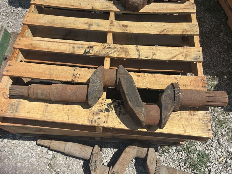 john-deere-model-g-crankshaft-image-1