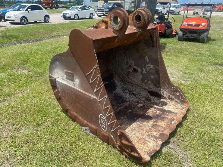 caterpillar-56in-excavator-bucket-image-2
