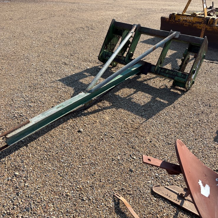 #22968 • JOHN DEERE LIFTING BOOM
