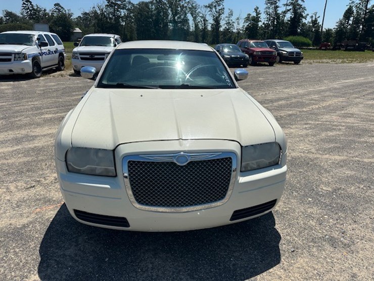 #23051-•-2007-chrysler-300-image-6