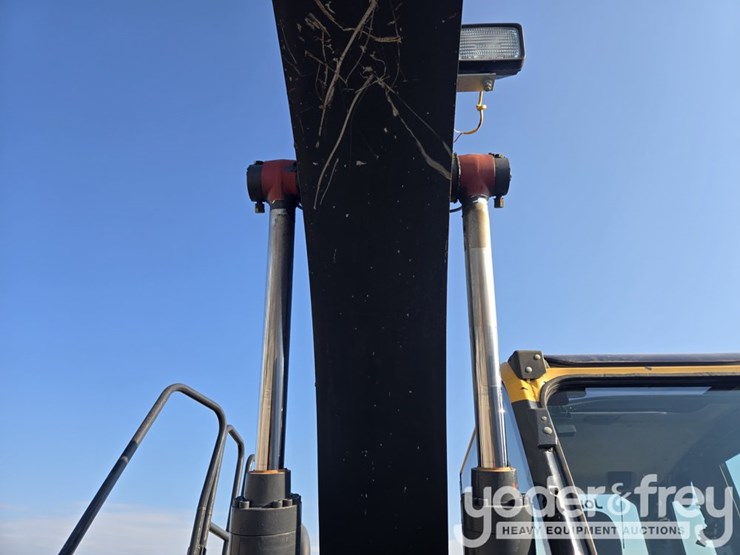 2022-deere-130g-image-39