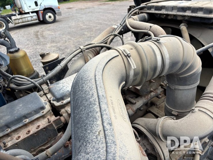 2002-peterbilt-379-image-29