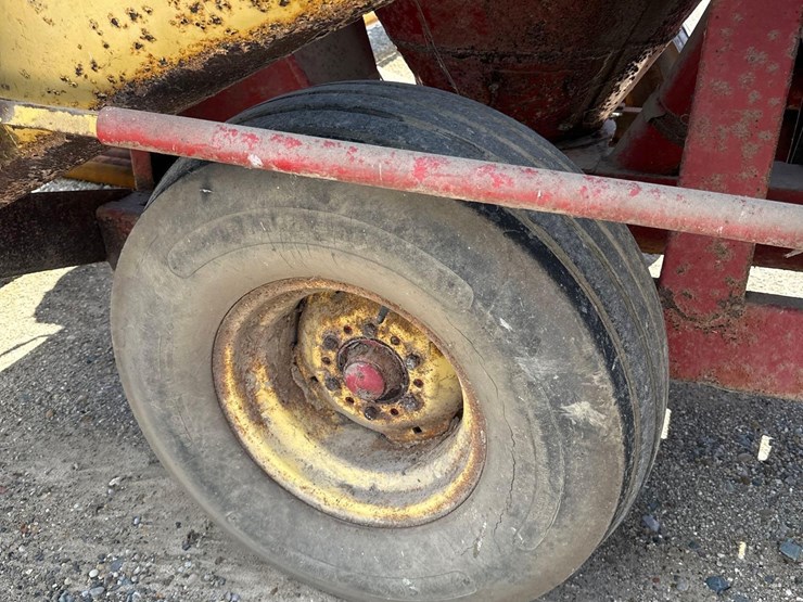 new-holland-354-image-7