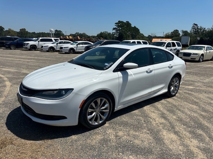 #23052-•-2015-chrysler-200s-image-1