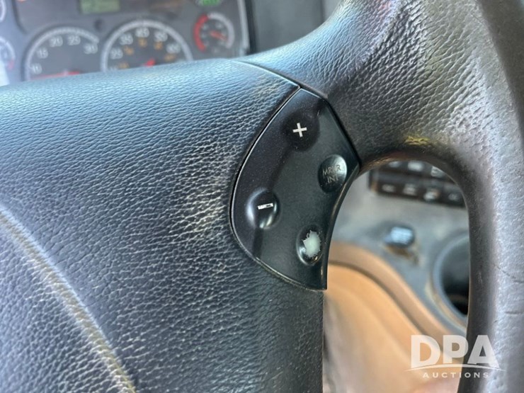 2013-freightliner-cascadia-day-cab-truck-(jn2570,-unit-4038)-image-67