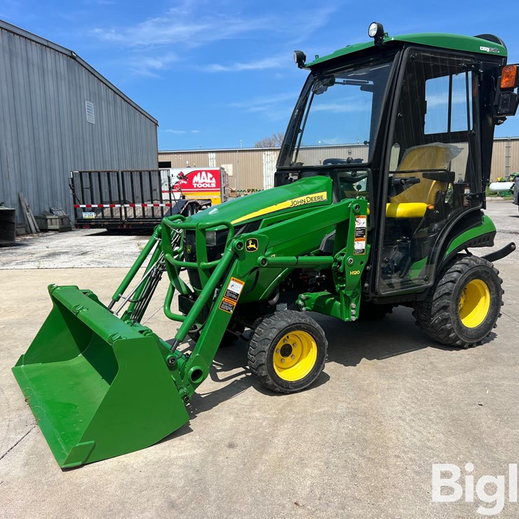 2015 JOHN DEERE 1025R