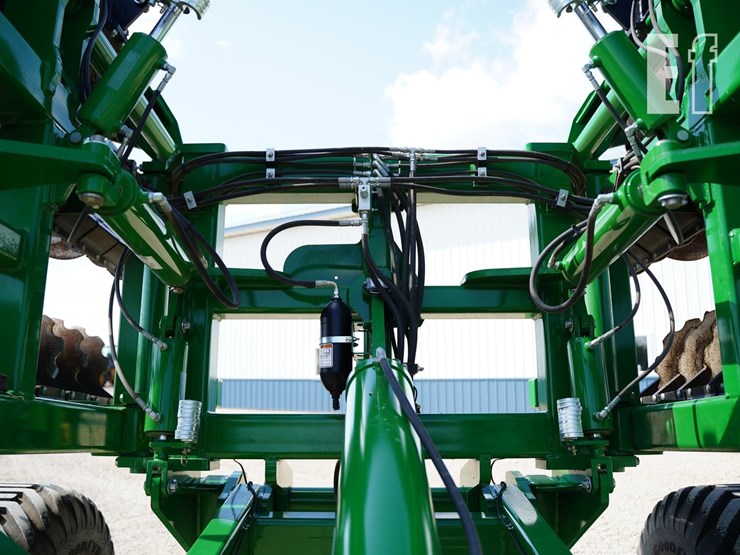 2021-john-deere-2680h-image-16