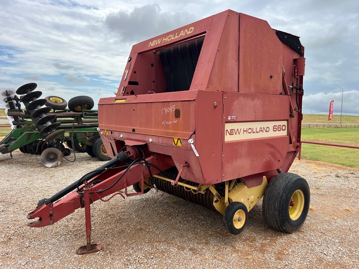new-holland-660-image-1