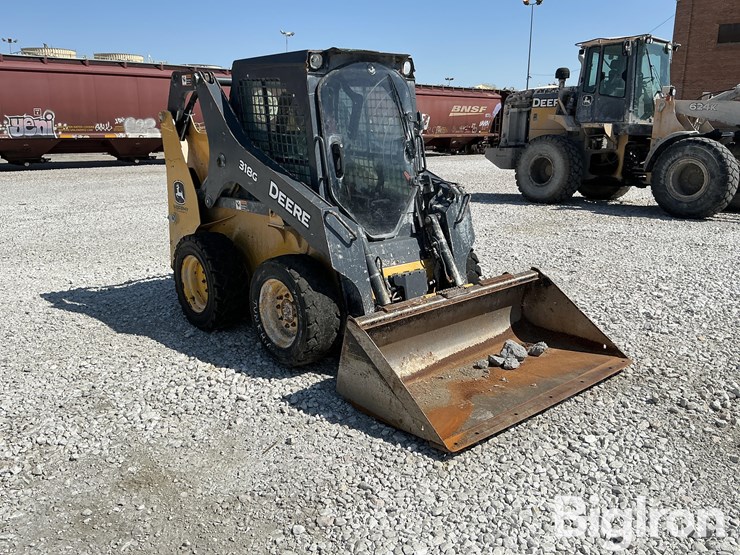 deere-318g-image-3