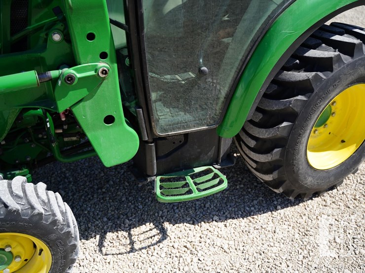 2014-john-deere-3033r-image-10