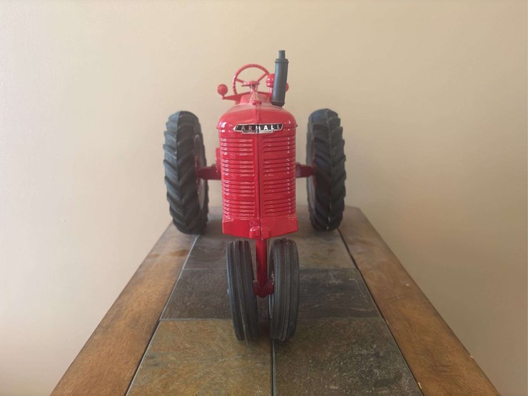 1/8-farmall-m-image-3