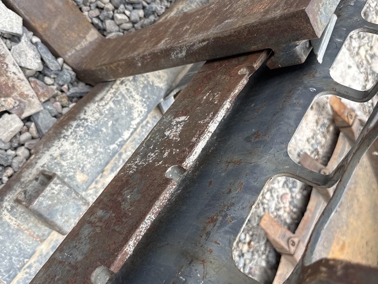4'-compact-track-loader-pallet-forks-image-12