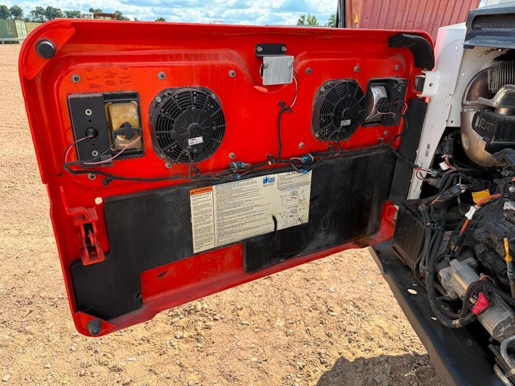 2018-bobcat-s770-image-27