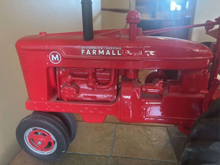 1/8-farmall-m-image-6