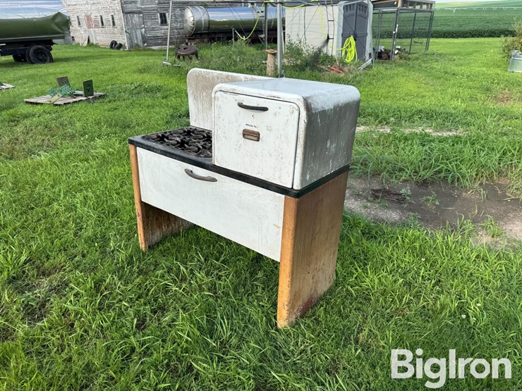 new-perfection-antique-stove/oven-image-1