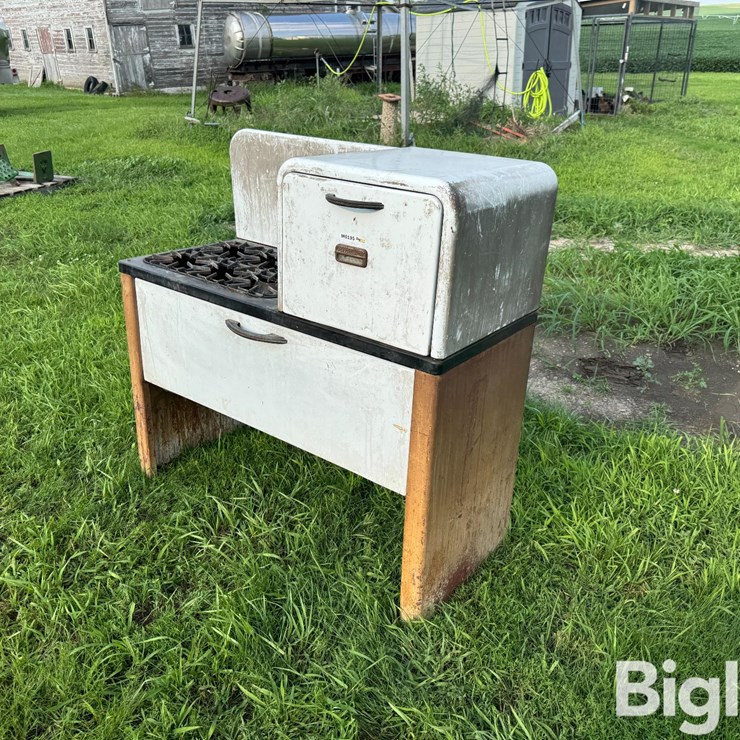 New Perfection Antique Stove/Oven