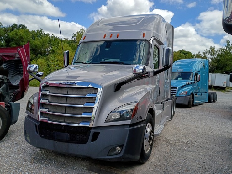 2018-freightliner-cascadia-126-image-1