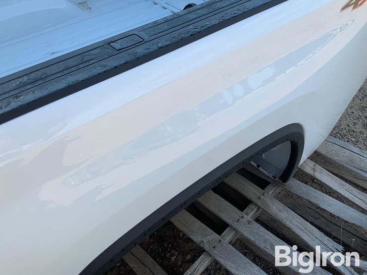 2020-chevrolet-8'-pickup-box-image-17