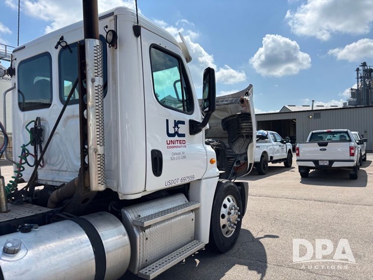 2013-freightliner-truck-(dr11874-unit-771)-image-54
