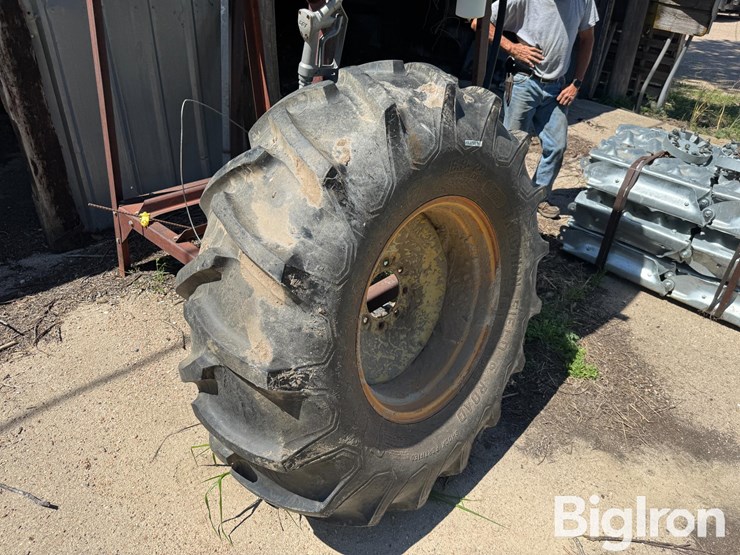 16.9-24-pivot-tire-image-3