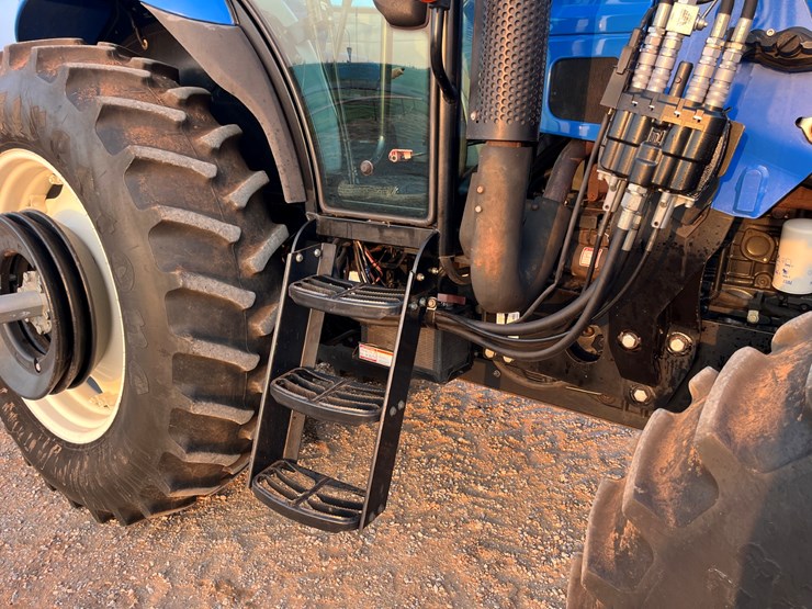 2013-new-holland-ts6.125-image-10