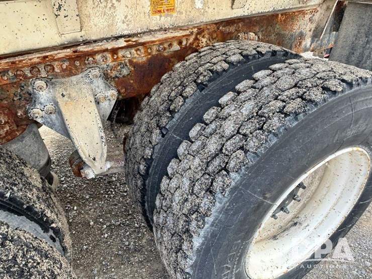 2005-sterling-dry-tender-truck-(gp11242,-unit-111565)-image-39