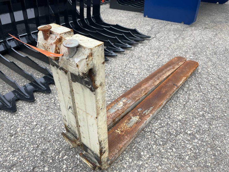 #8052-•-pair-of-forklift-forks-(o8)-image-1