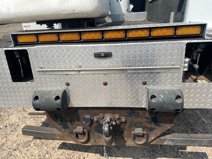 2008-gmc-7500-image-18