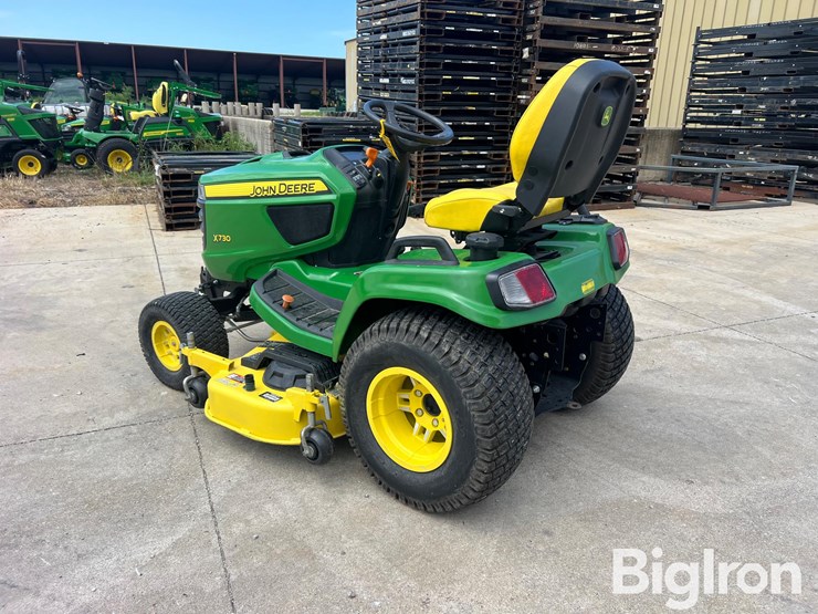 2020-john-deere-x730-image-7