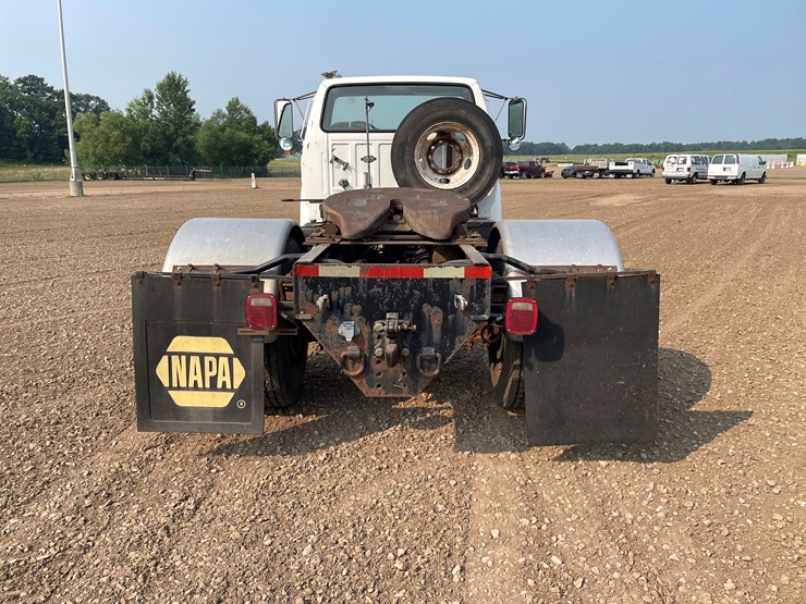 1995-ford-tractor-image-4