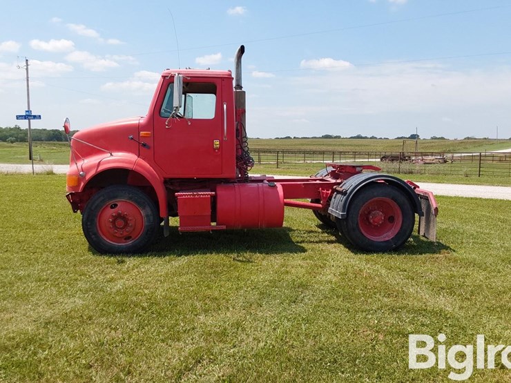 1990-international-8100-image-8