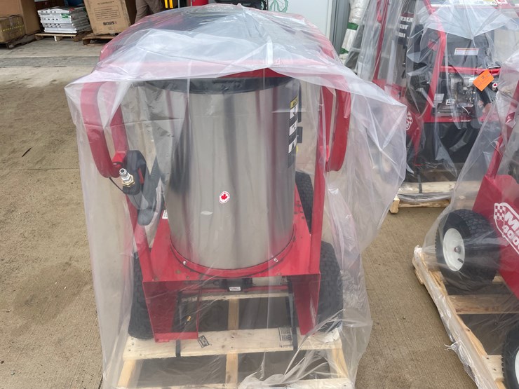 #6258-•-2025-magnum-4000-series-gold-hot-water-pressure-washer-image-6