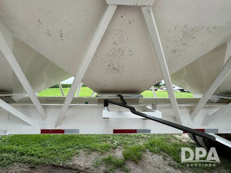 2015-ray-man-dry-fertilizer-trailer-(ed5162)-image-15