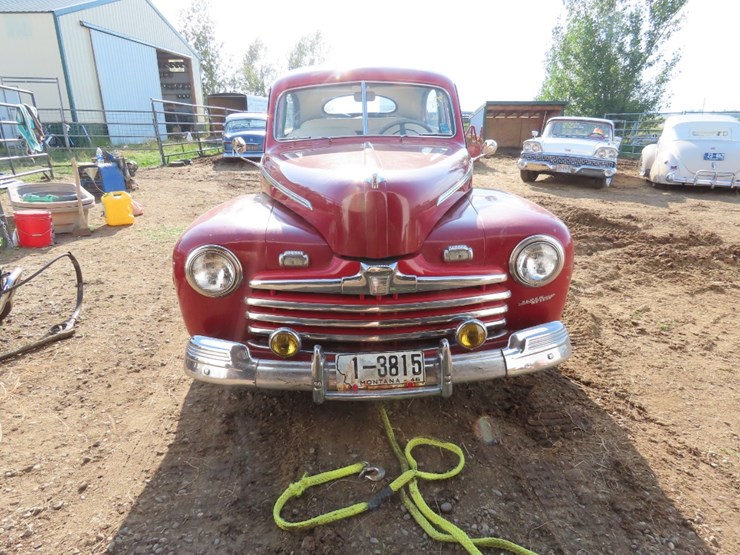 1946-ford-super-deluxe-tudor-sedan-image-2