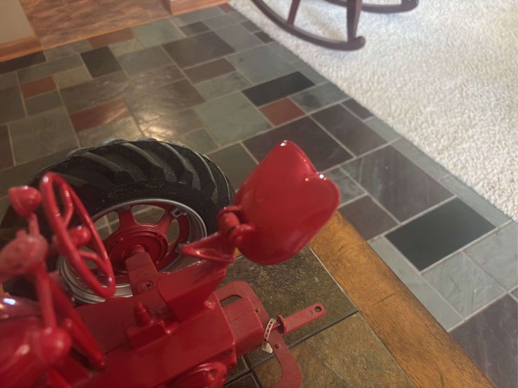 1/8-farmall-m-image-8