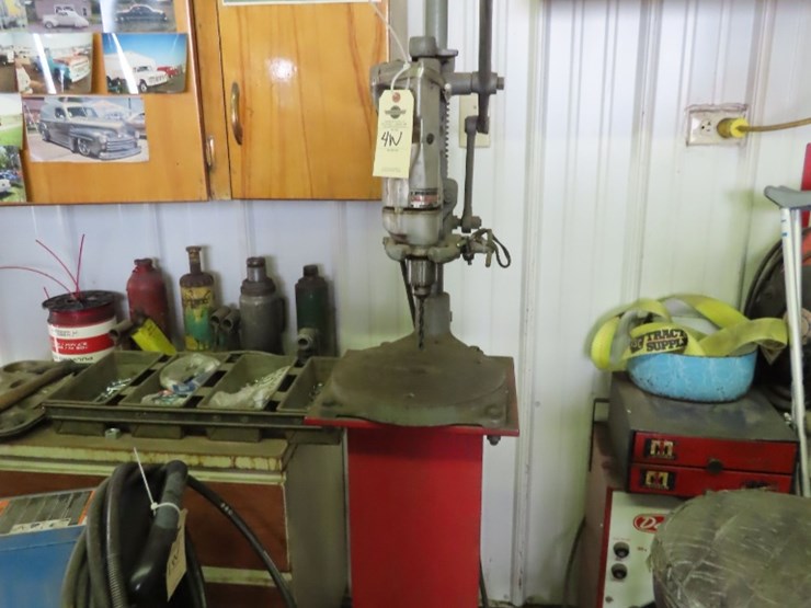 milwaukee-tools-drill-press-on-stand-image-1
