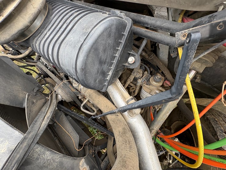 #48-•-#25351-•-inop-2005-gmc-c7500-t/a-daycab-truck-tractor-vin:-1gdm7c1395f500732-image-30