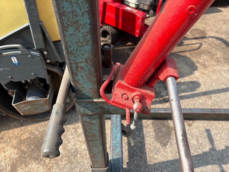 1,500lb-capacity-portable-engine-hoist-image-4